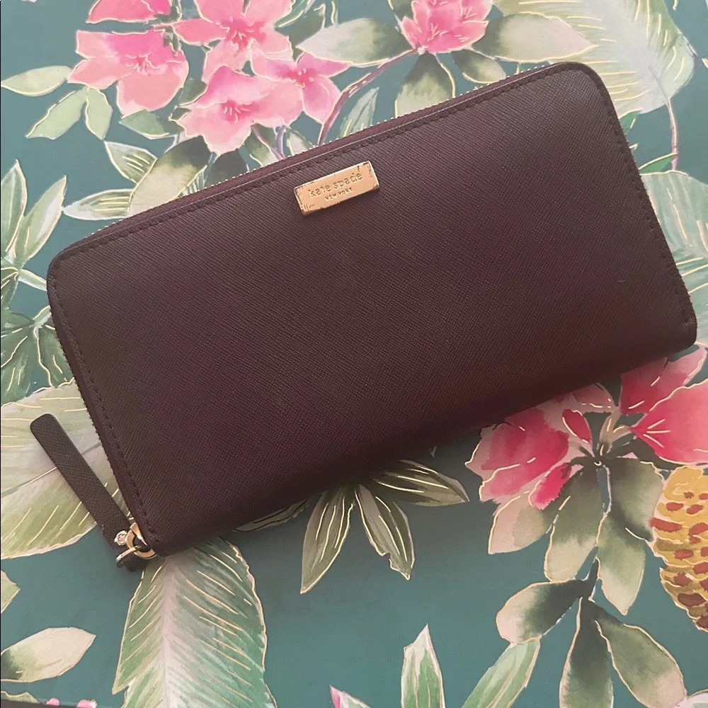 KATE SPADE | Plum Leather Zip Up Wallet